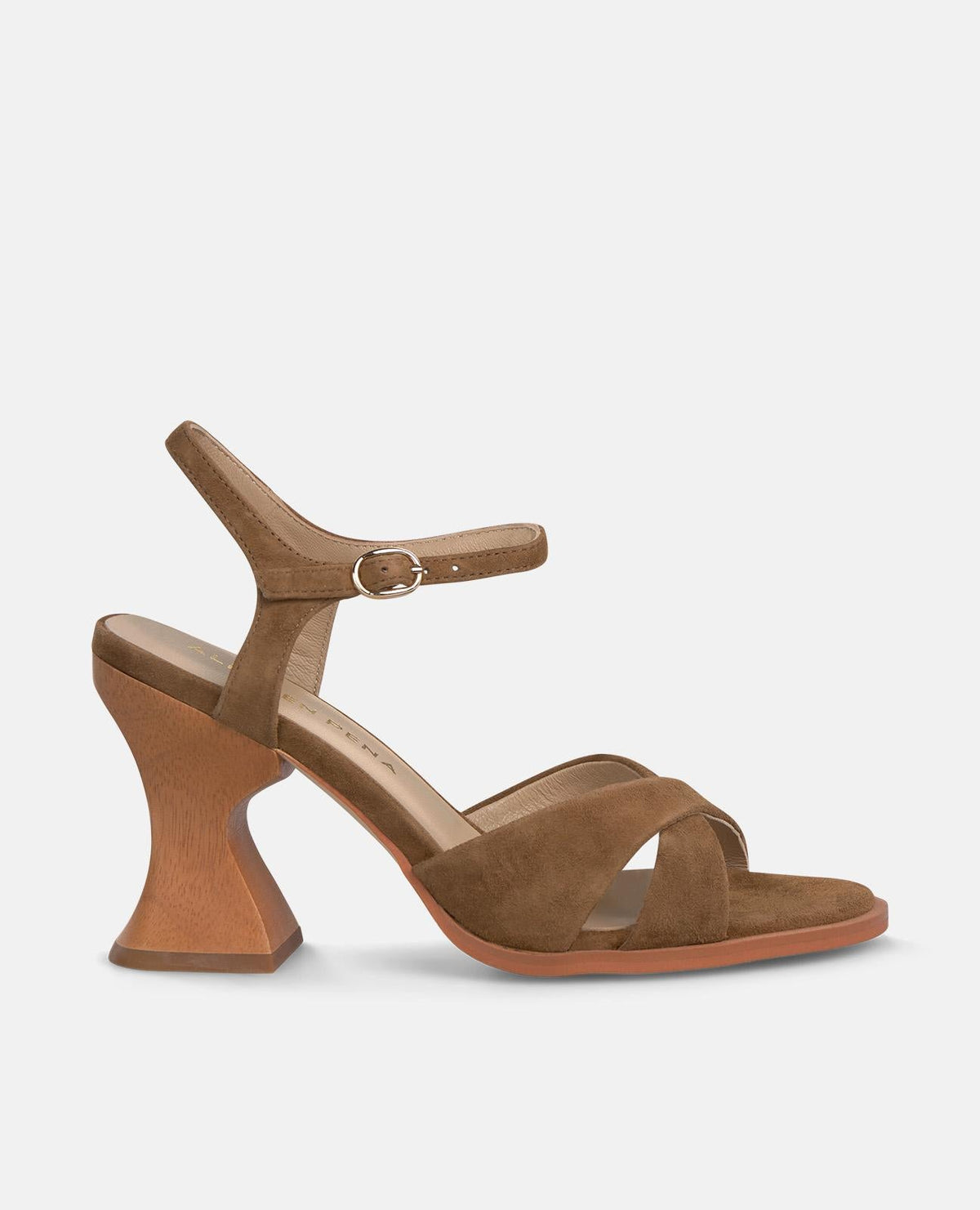 SANDALIA CON TACON DE MADERA
