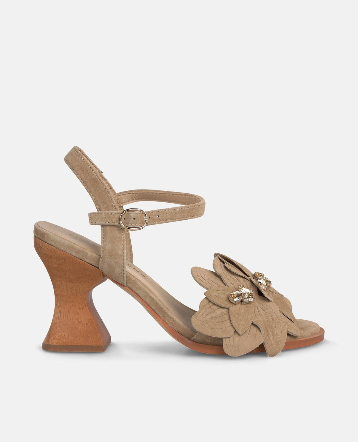 SANDALIA DETALLE FLOR CON TACON DE MADERA