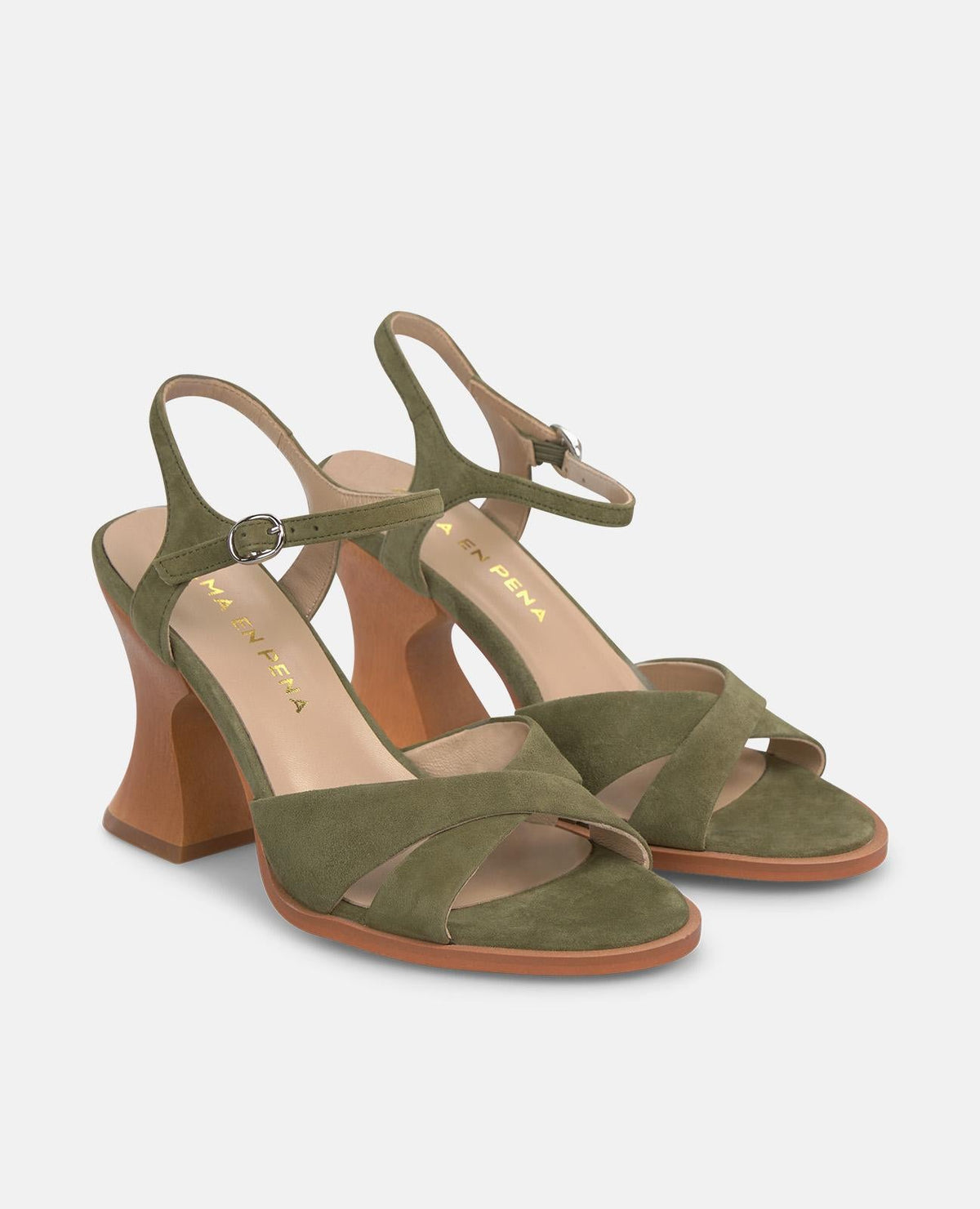 SANDALIA CON TACON DE MADERA