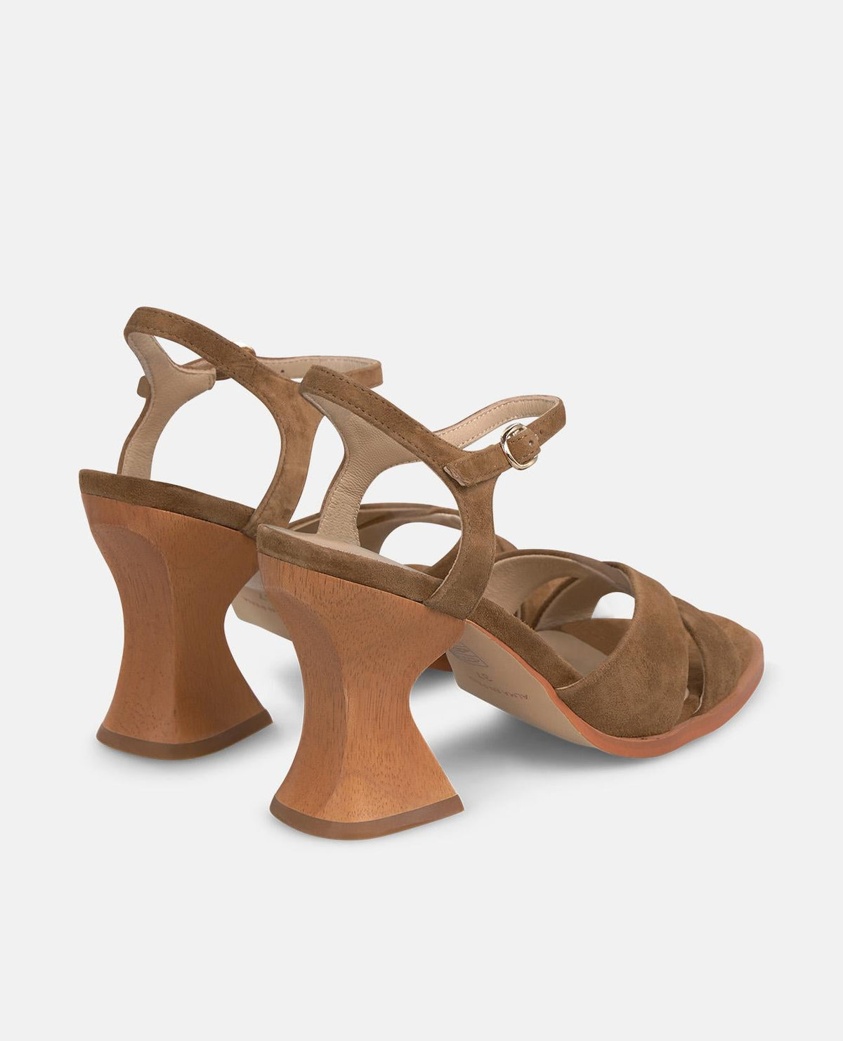 SANDALIA CON TACON DE MADERA