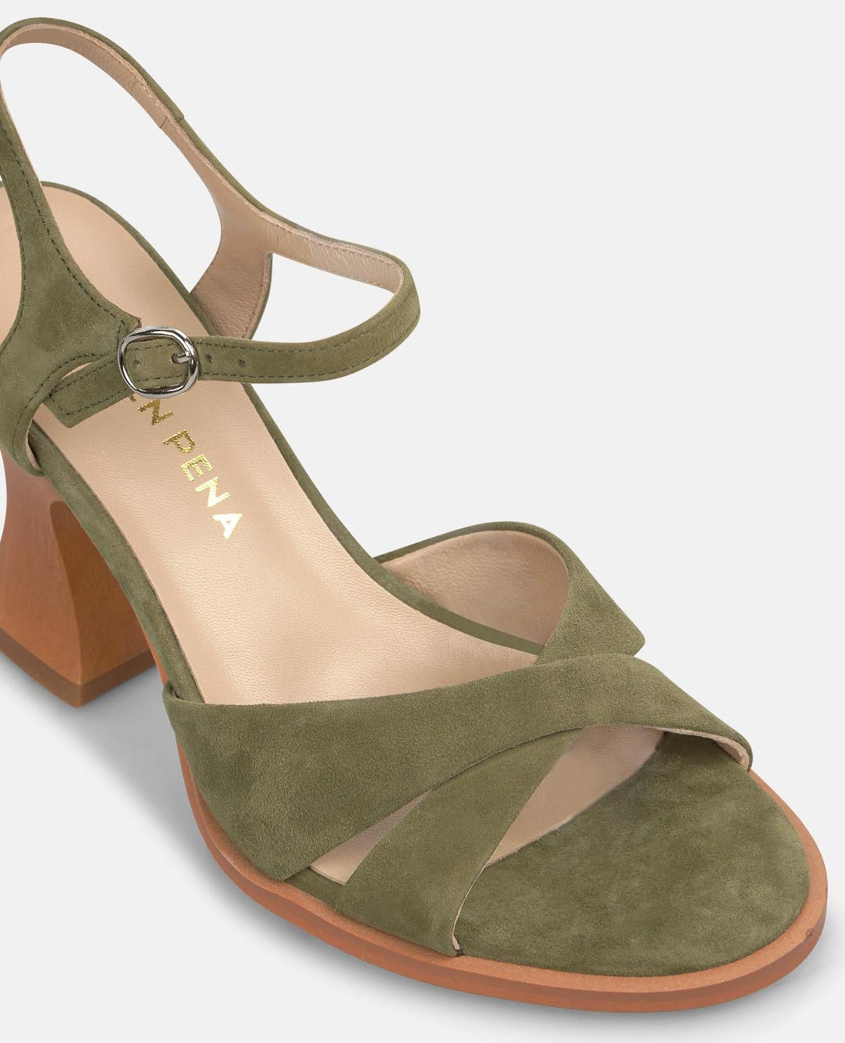 SANDALIA CON TACON DE MADERA