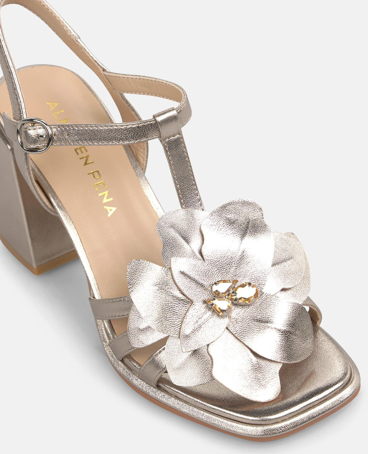SANDALIA METALIZADA DETALLE FLOR