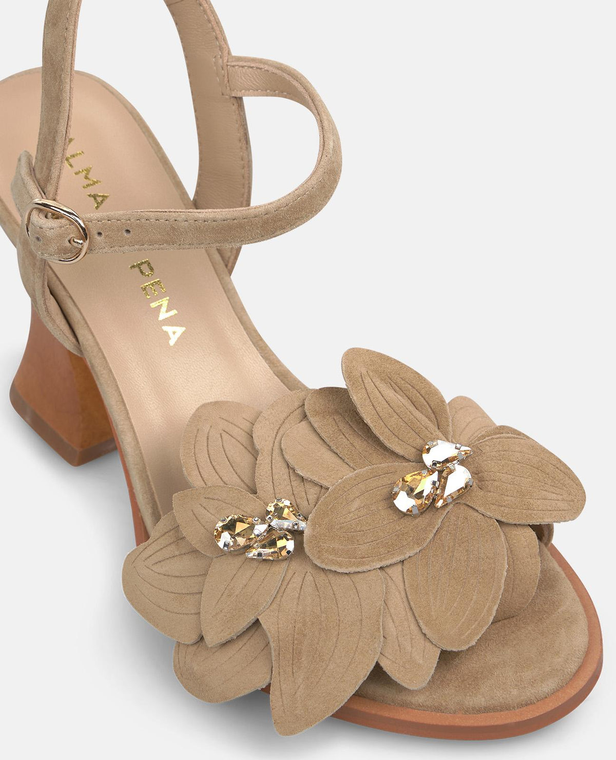 SANDALIA DETALLE FLOR CON TACON DE MADERA