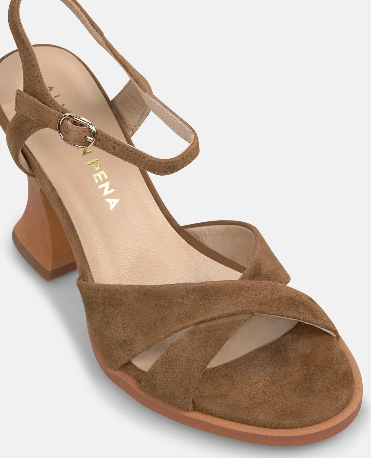 SANDALIA CON TACON DE MADERA
