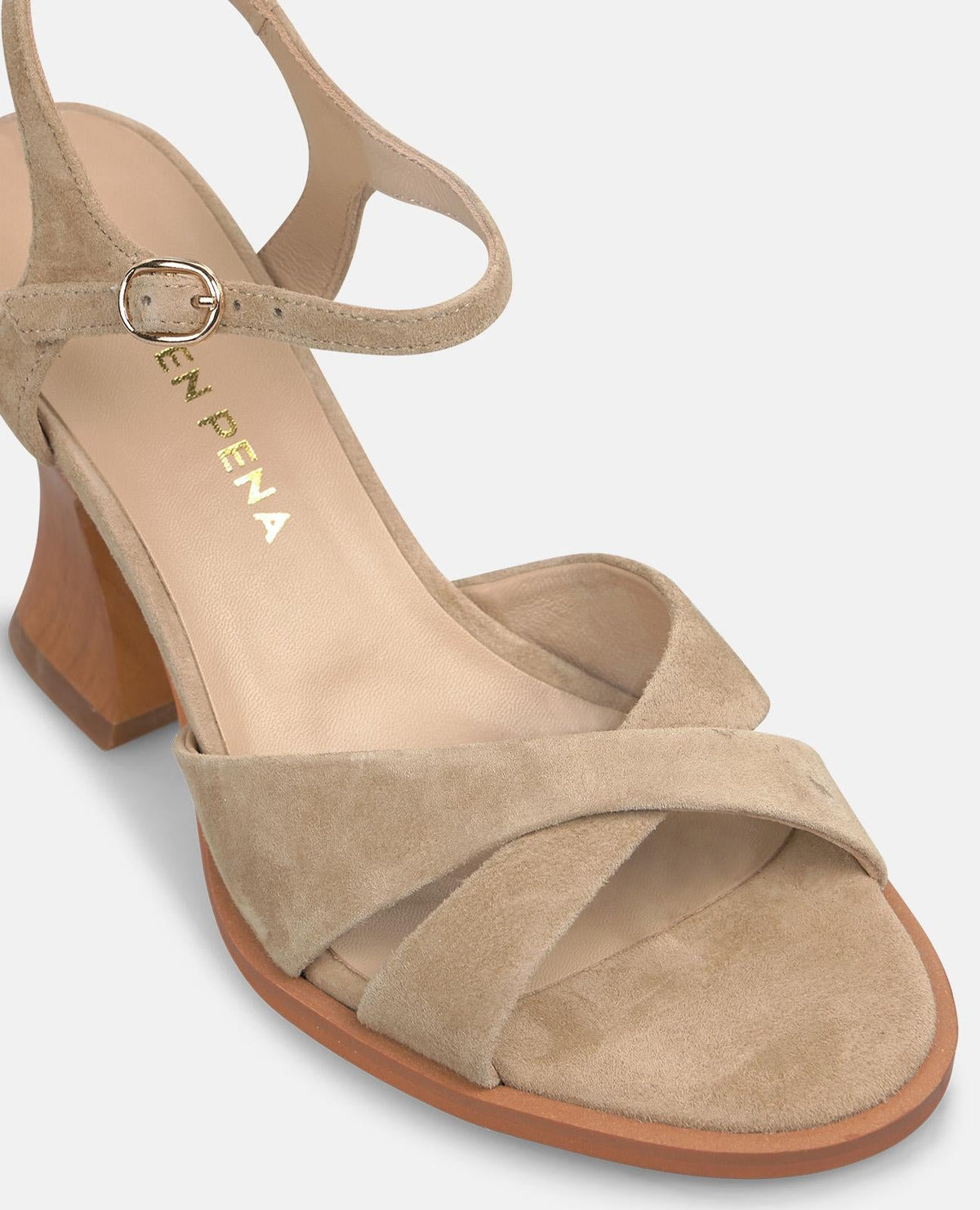 SANDALIA CON TACON DE MADERA