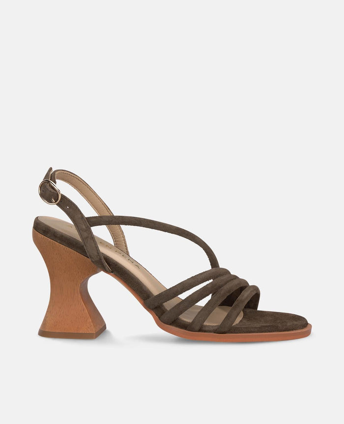 SANDALIA TIRAS TACON DE MADERA