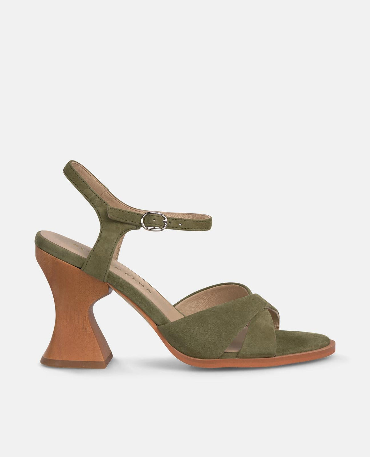 SANDALIA CON TACON DE MADERA